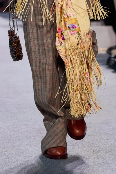 Look 60